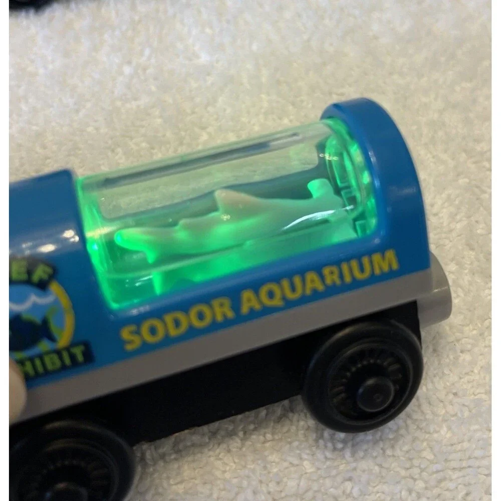 Thomas Wooden Railway Sodor Aquarium Light Up Shark & Squid Train Reef Exhibit